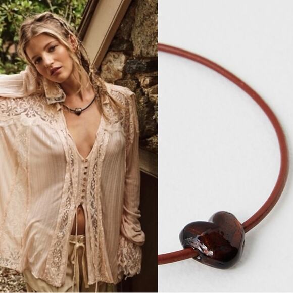 Free People Under the Sea Collar NWT Choker Glass Heart Pendant Bohemian Neutral - Picture 1 of 10
